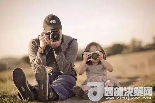 “曾子殺豬”故事在前，最近又有《父母說好考了90分就去看海，被爽約后女孩離家出走》新聞在后。父母如果自己的行為“打臉”了，又怎么能在孩子面前掌握教育的主動權(quán)。