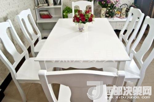 喜歡白色餐桌 但椅子該如何搭配？