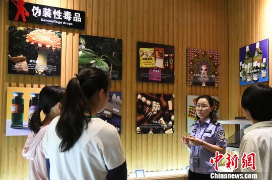 山西省司法行政戒毒系統(tǒng)積極面向社會開展禁毒警示教育?！　　⊥踅ㄜ?攝