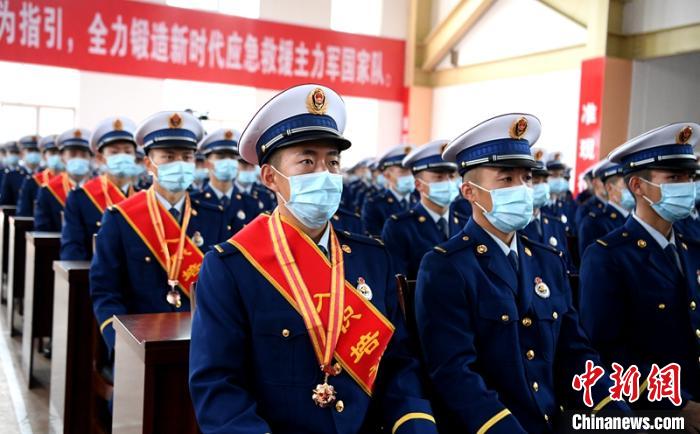 授銜表彰儀式現(xiàn)場?！⒅铱?攝