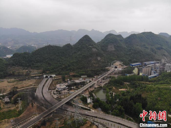 貴州省首條城際高速鐵路——安六鐵路開始聯(lián)調聯(lián)試。中國鐵路成都局集團公司供圖