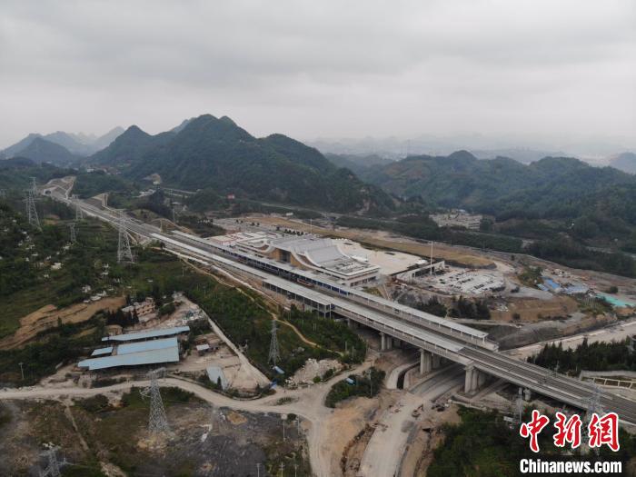 貴州省首條城際高速鐵路——安六鐵路開始聯(lián)調聯(lián)試。中國鐵路成都局集團公司供圖