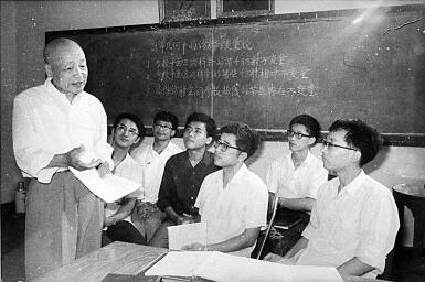 舍我其誰報國志，碧血丹心愛國情
