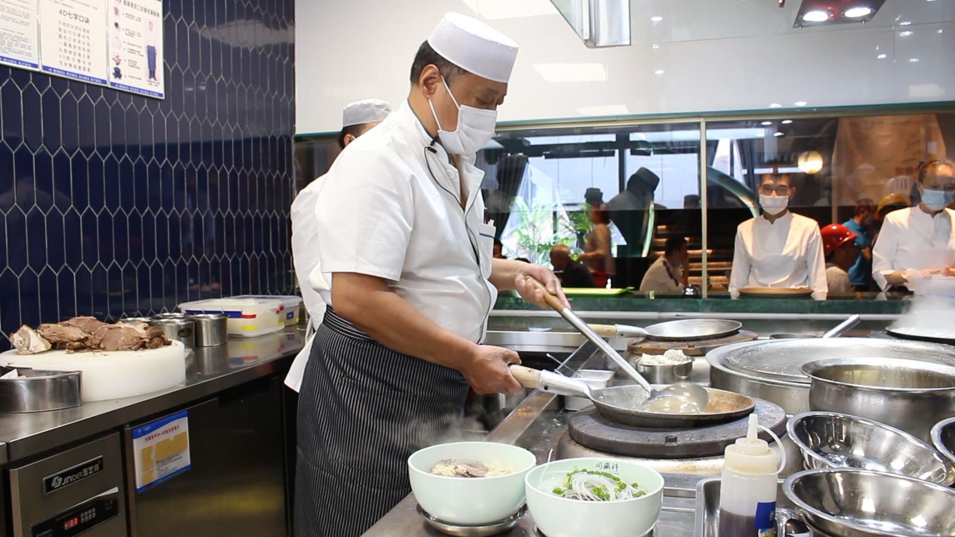 【陜菜大師和他們的拿手菜】烏平：“知足者常樂，食客愛吃我做的牛羊肉泡饃，就是我最大的滿足”_fororder_圖片7