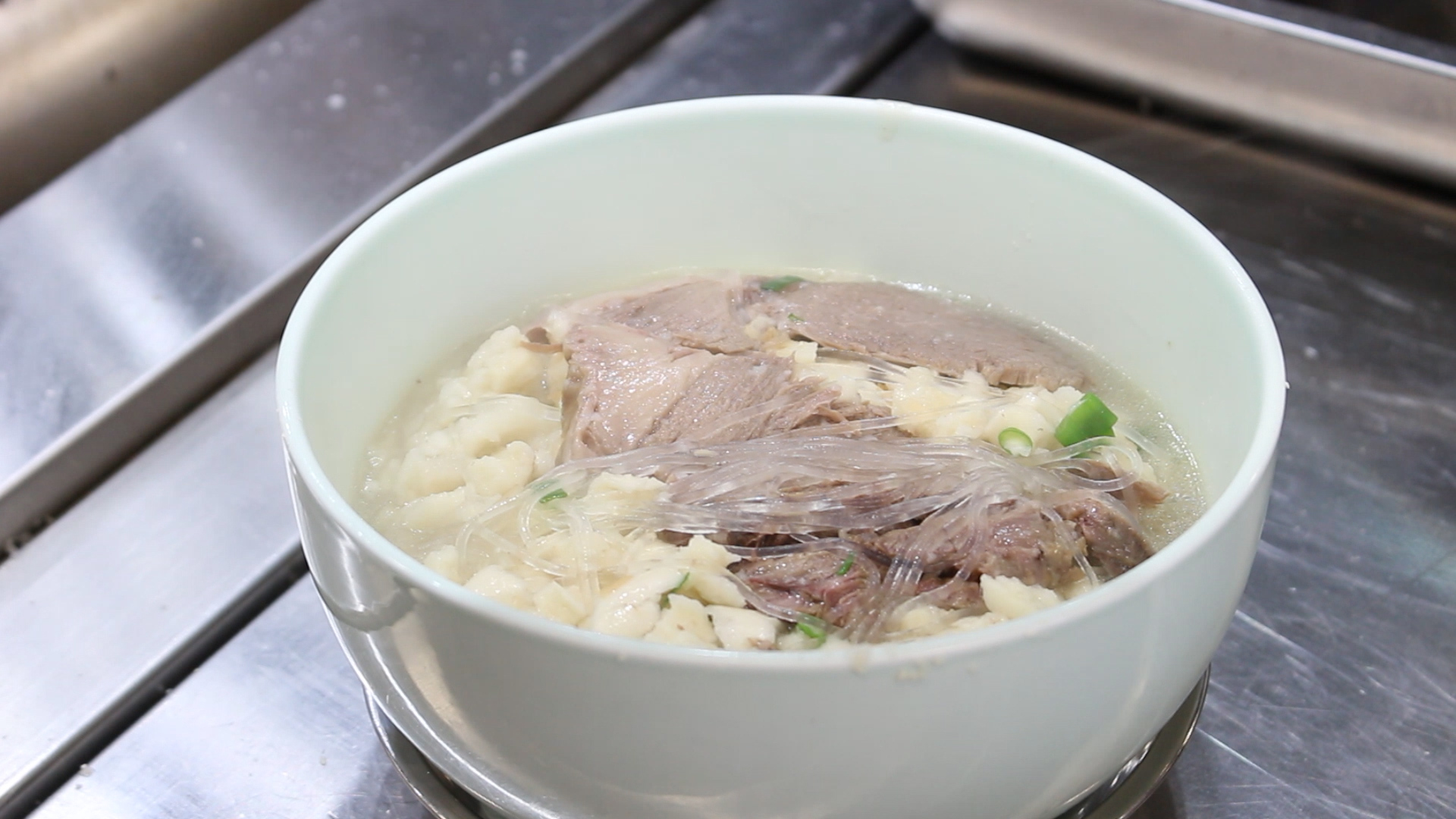 【陜菜大師和他們的拿手菜】烏平：“知足者常樂，食客愛吃我做的牛羊肉泡饃，就是我最大的滿足”_fororder_圖片8